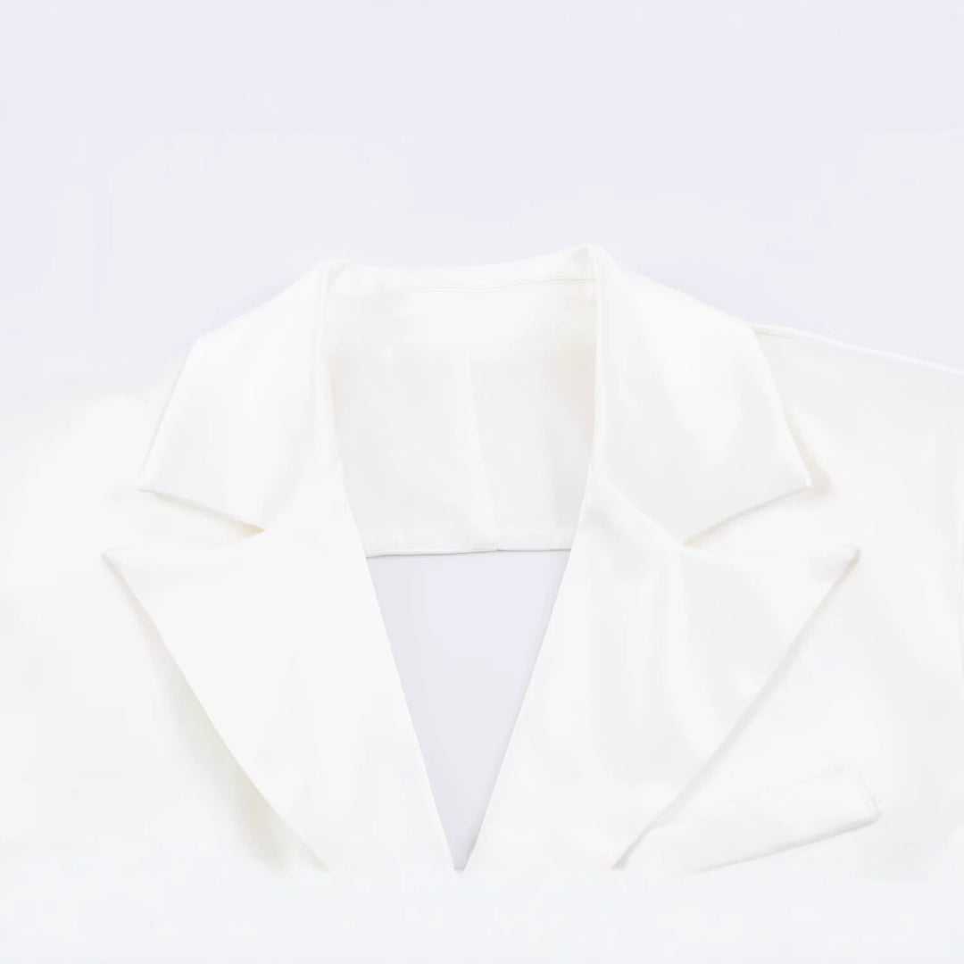 Women's Short Blazer-Bolero with Lapel Collar and Tailored Silhouette Mune Fashion