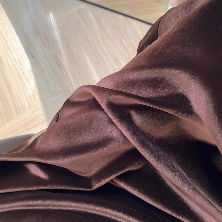 Women's High-Waisted Velvet Midi Skirt with Figure-Flattering Godet Silhouette and Flowing Fall Mune Fashion