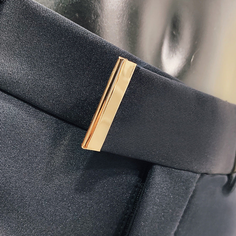 Men's slim elegant suit trousers with discreet gold buckle and crease Mune Fashion