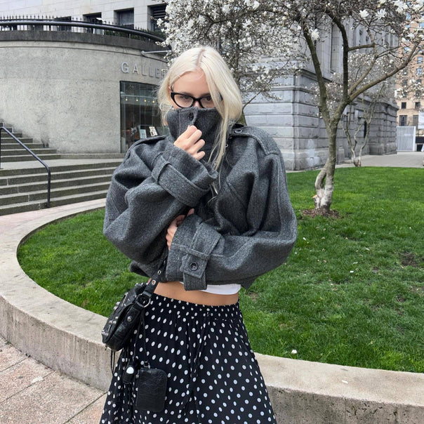 Women Oversized Wool Jacket with Elegant Cut and Practical Pockets Mune