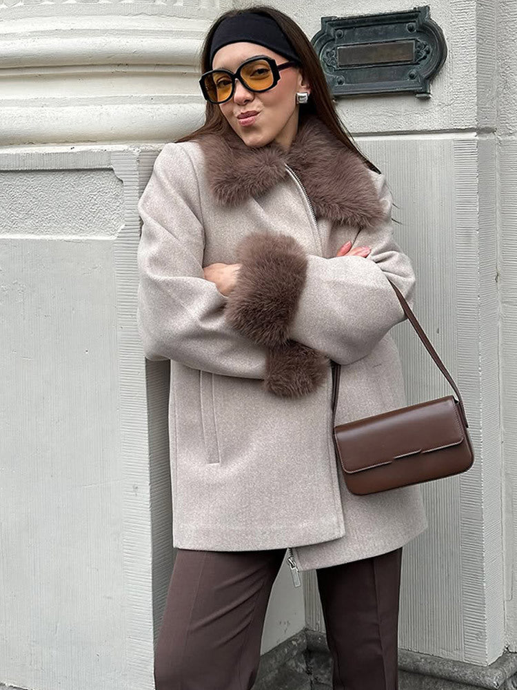 Women's elegant short coat made of wool blend with detachable woven fur collar and concealed two-way zipper Mune Fashion