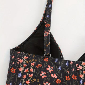Ladies elegant and body-hugging swimsuit with floral design Mune Fashion