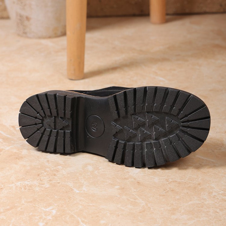 Women's chunky loafer in moccasin style with large decorative buckle, velour look and profiled rubber sole Mune Fashion