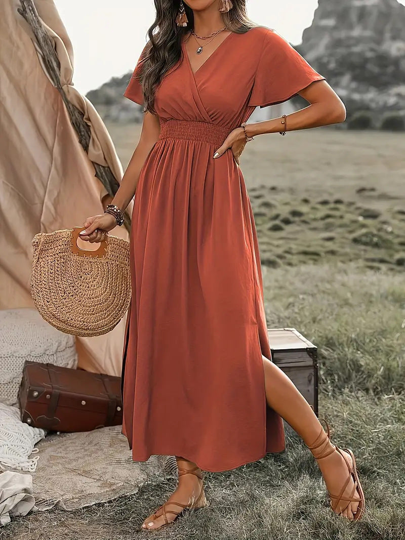 Elegant short-sleeve dress with choir collar