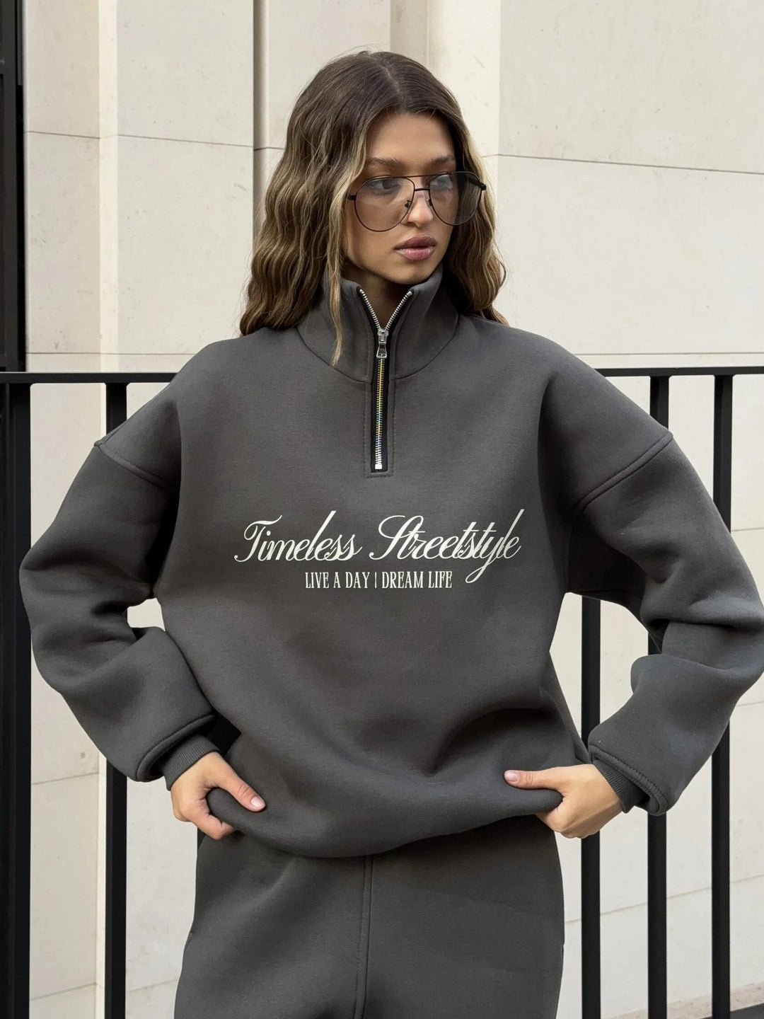 Women's oversized half-zip sweatshirt with high stand collar and statement print Mune Fashion