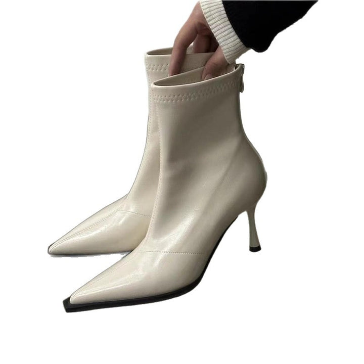 Women's elegant pointed short ankle boots in patent look with sculpted kitten heel Mune Fashion