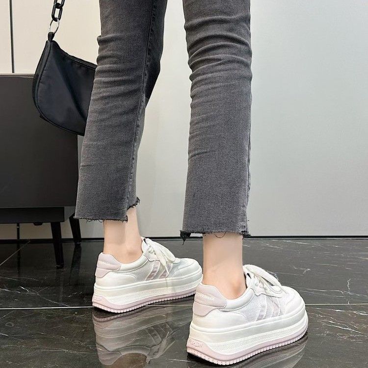 Women's sporty sneakers with breathable mesh upper and comfortable cushioning Mune Fashion