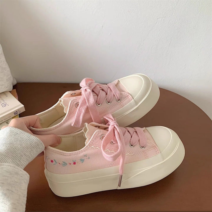 Women's Platform Sneakers with Floral Applications and Durable Upper Material Mune Fashion