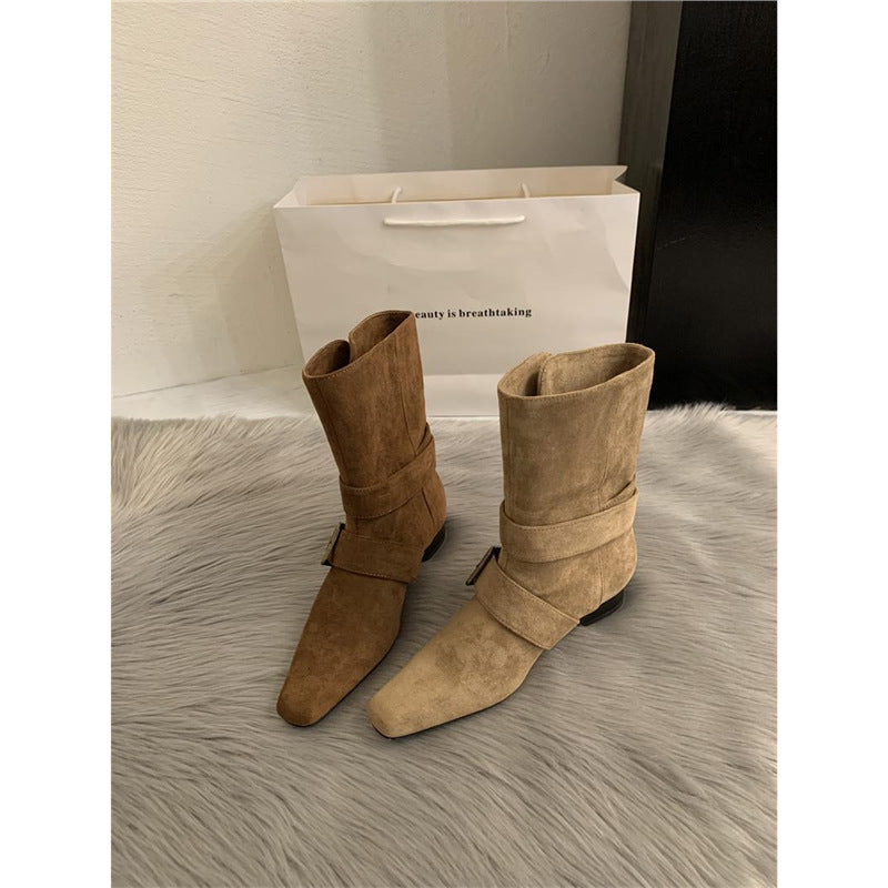 Damen Biker-inspirierte Mid-Boots aus Velourslederoptik mit spitzer Kappe und verstellbaren Gürtelschnallen Mune Fashion
