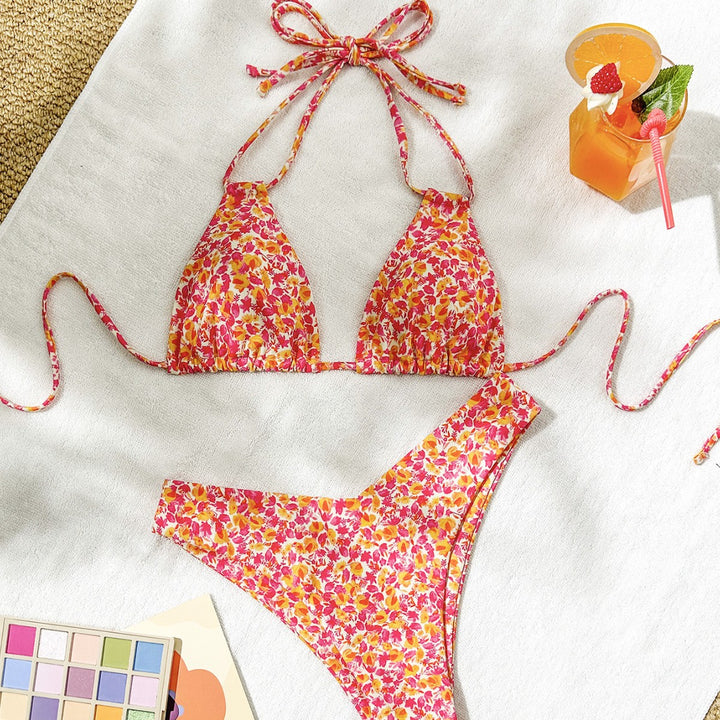 Ladies triangle bikini with adjustable straps and playful floral pattern Mune Fashion