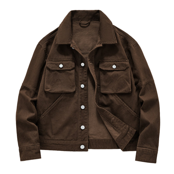 Men's short worker jacket made of heavy twill with applied flap pockets, slanted side pockets, and reinforced seams.