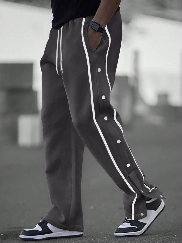 Men's casual training pants with side snap button placket, elastic waistband and contrasting piping Mune Fashion