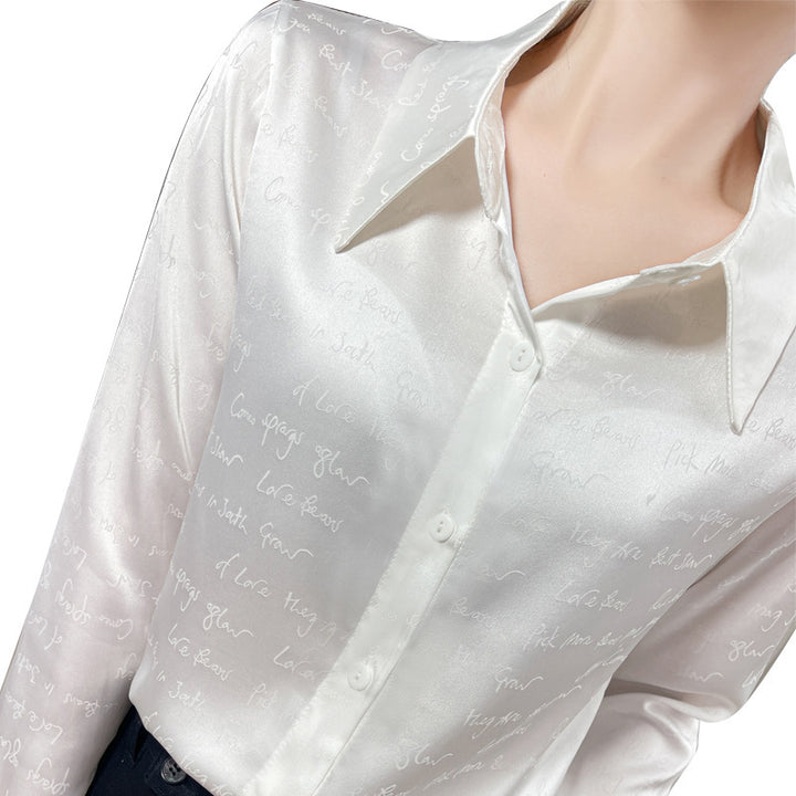 Ladies satin blouse with delicate jacquard writing, pointed shirt collar and continuous button closure Mune Fashion