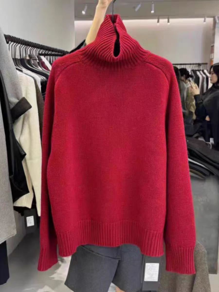 Women's turtleneck sweater made of fine wool blend with straight cut and wide ribbed collar Mune Fashion