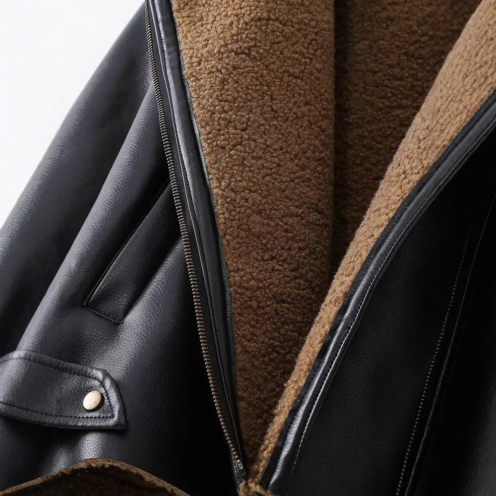 Women's short-cut aviator jacket in leather look with asymmetrical zipper and teddy lining Mune Fashion