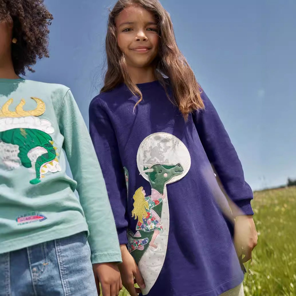 Girl's sweatshirt dress with enchanting dragon motif Mune Fashion