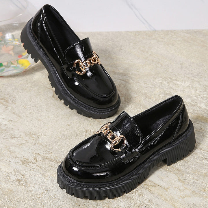 Women's robust loafer with profiled tractor sole and decorative metal chain application Mune Fashion