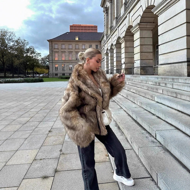 Women's short-cut voluminous faux fur jacket with oversized shawl collar Mune Fashion