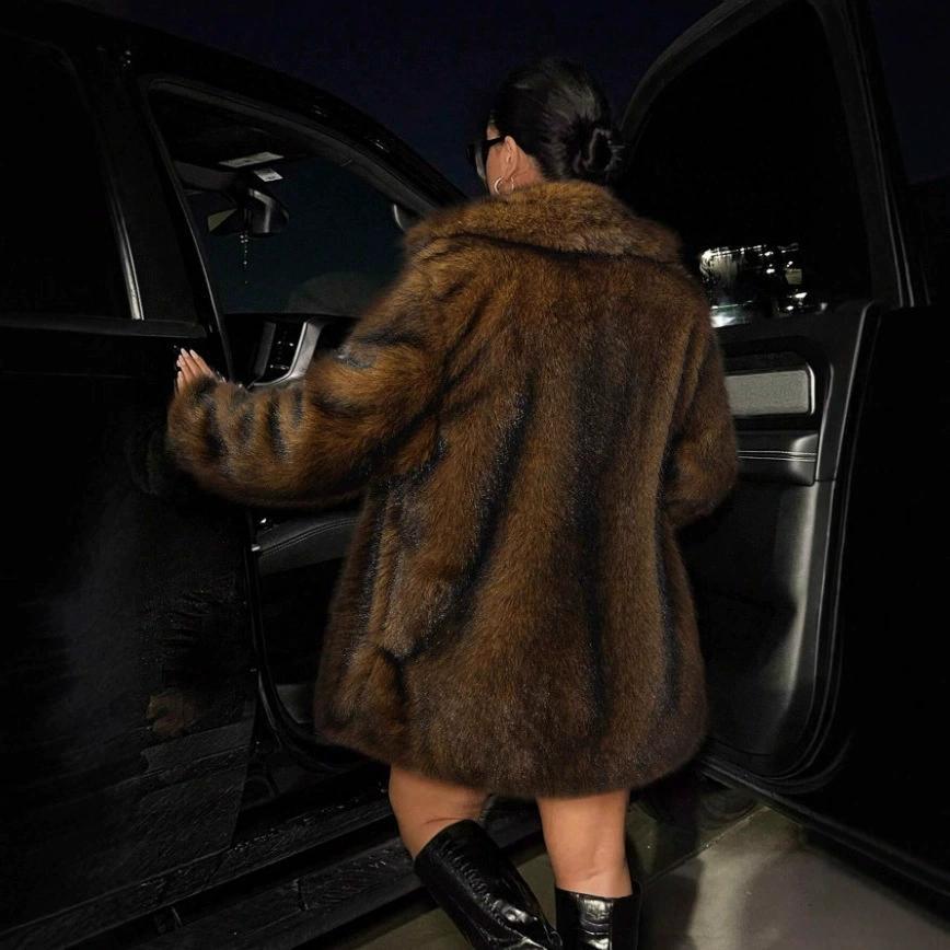 Women's short coat made of dense high-pile faux fur with classic shawl collar Mune Fashion