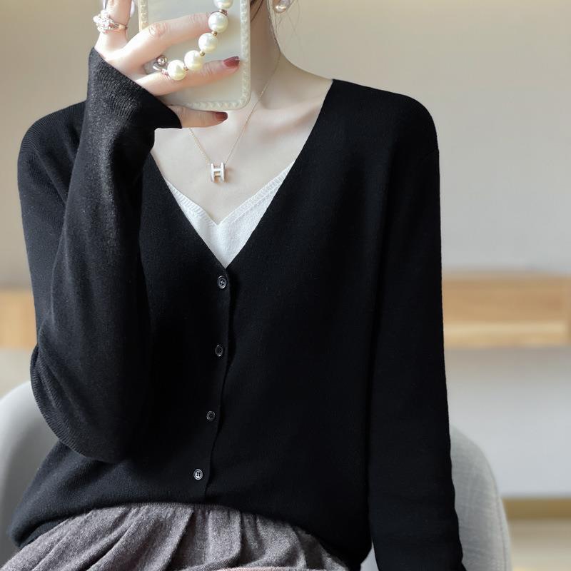 Women Light V-Neck Cardigan with Boxy Silhouette and Cashmere Look Mune Fashion