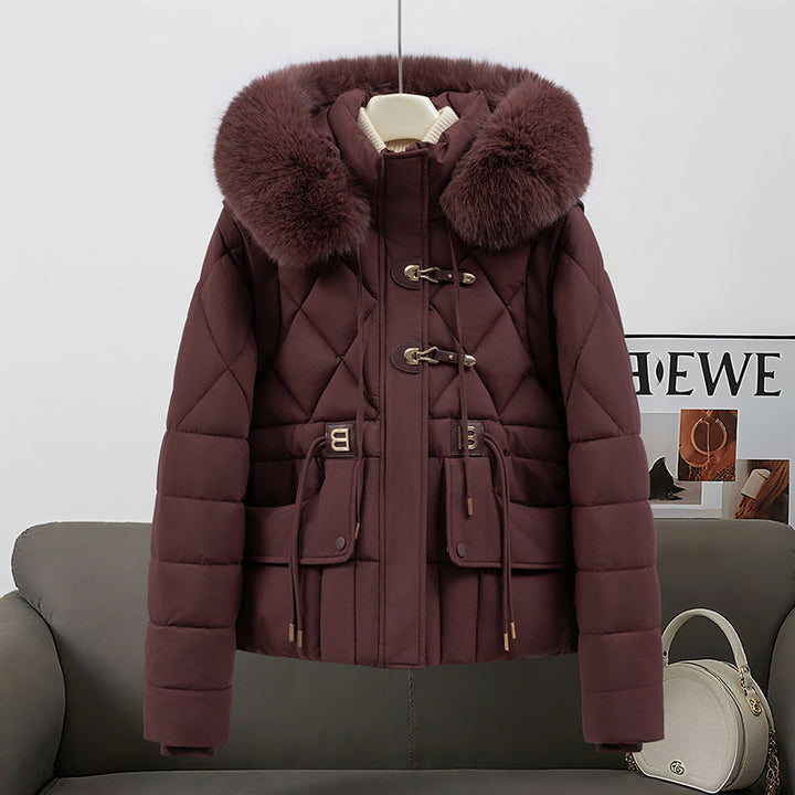 Women's short quilted hooded jacket with voluminous faux fur trim, drawstring waist, and flap pockets Mune Fashion