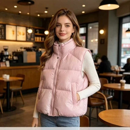 Women's short padded puffer jacket with high stand-up collar and practical side pockets Mune Fashion
