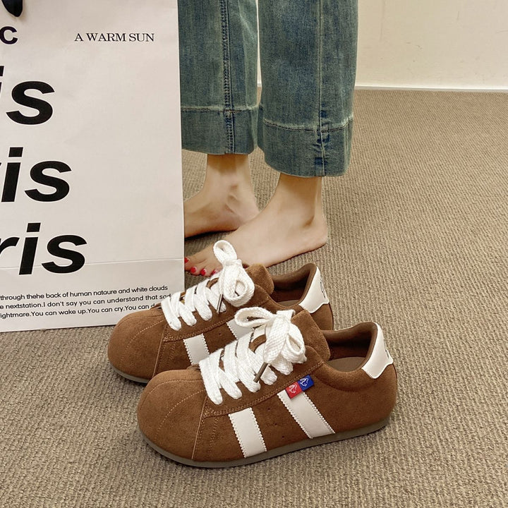 Women's sporty sneakers with soft cushioned sole and sturdy upper material Mune Fashion