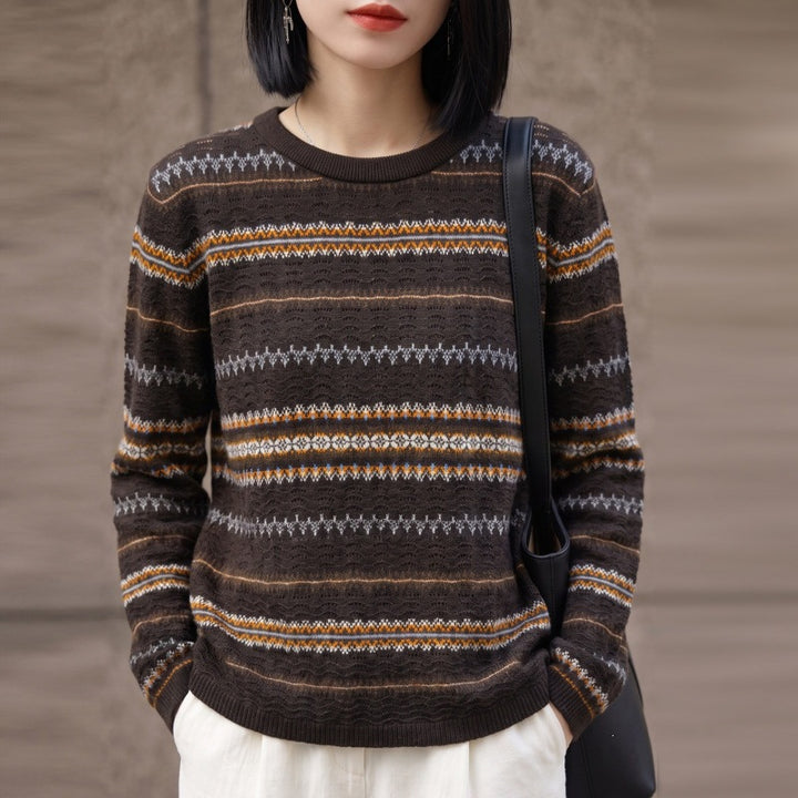 Women Light Fair-Isle Fine Knit Sweater with Round Neck and Fine Stripe Structure Mune Fashion