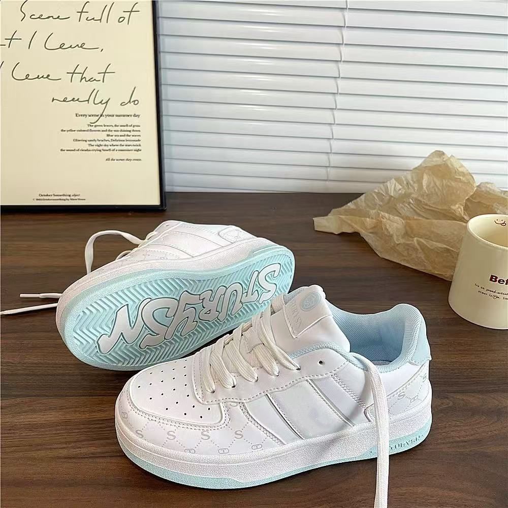 Women's sporty sneakers with cushioning insole and airy surface structure Mune Fashion
