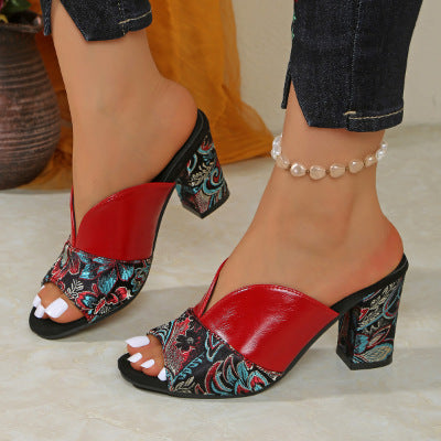 Women's open mules with embroidered paisley pattern, shiny faux leather upper and mid-high block heel Mune Fashion
