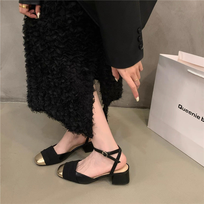Ladies' elegant sandal with low block heel, metallic cap toe and adjustable ankle strap Mune Fashion
