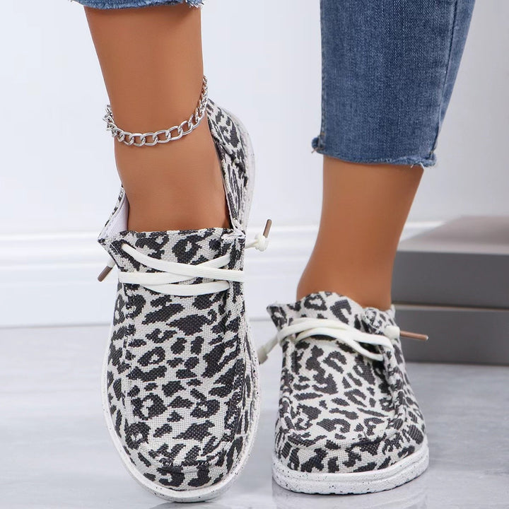 Women Slip-On Sneaker in leopard print with canvas upper material and elastic shoelaces Mune Fashion