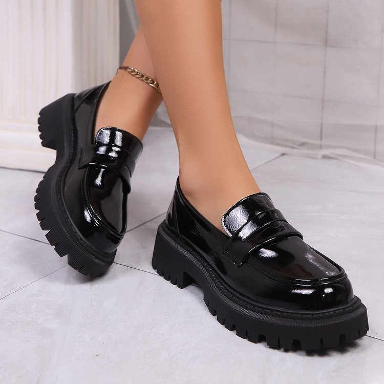 Women's chunky loafers with thick tread sole and platform heel Mune Fashion