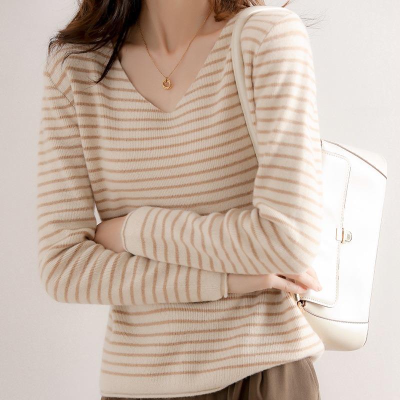 Women's delicate striped V-neck pullover made of fine rib knit with a soft drape