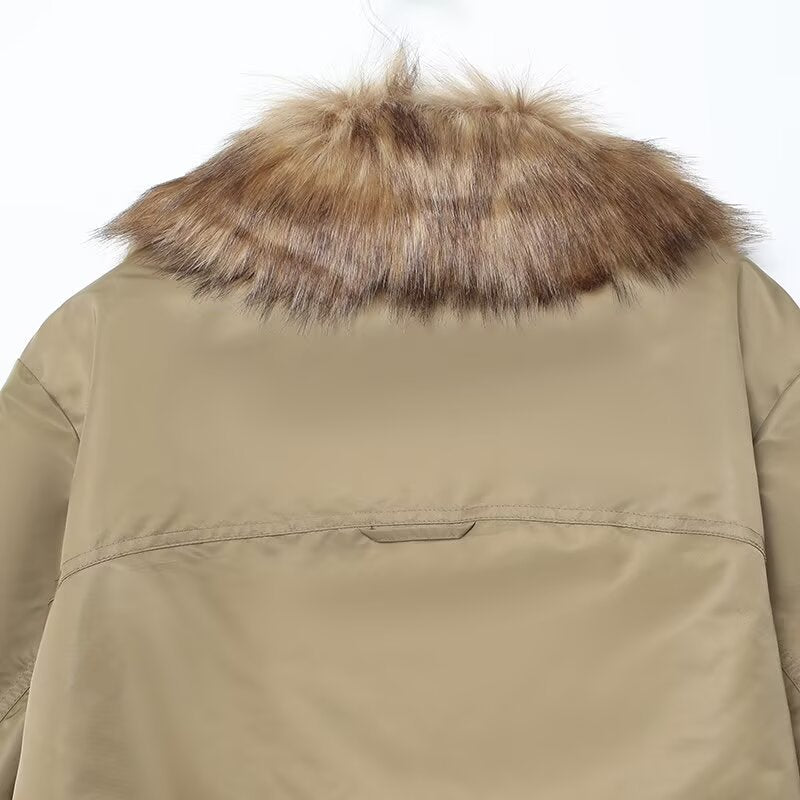 Women's short bomber-style parka with voluminous fur collar and drawstring Mune Fashion