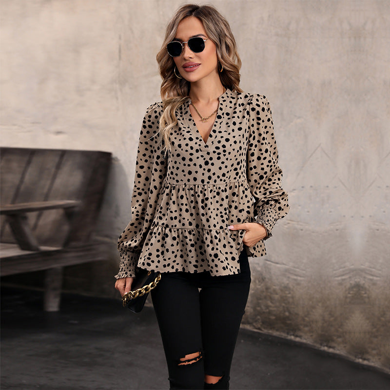 Women's gathered tiered blouse with V-neck and smoked sleeves Mune Fashion