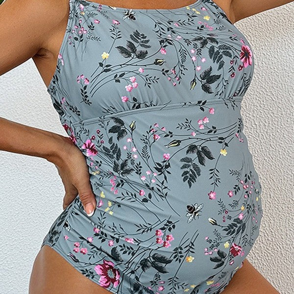 Women's one-piece swimsuit with floral ruffle details and elastic design Mune Fashion