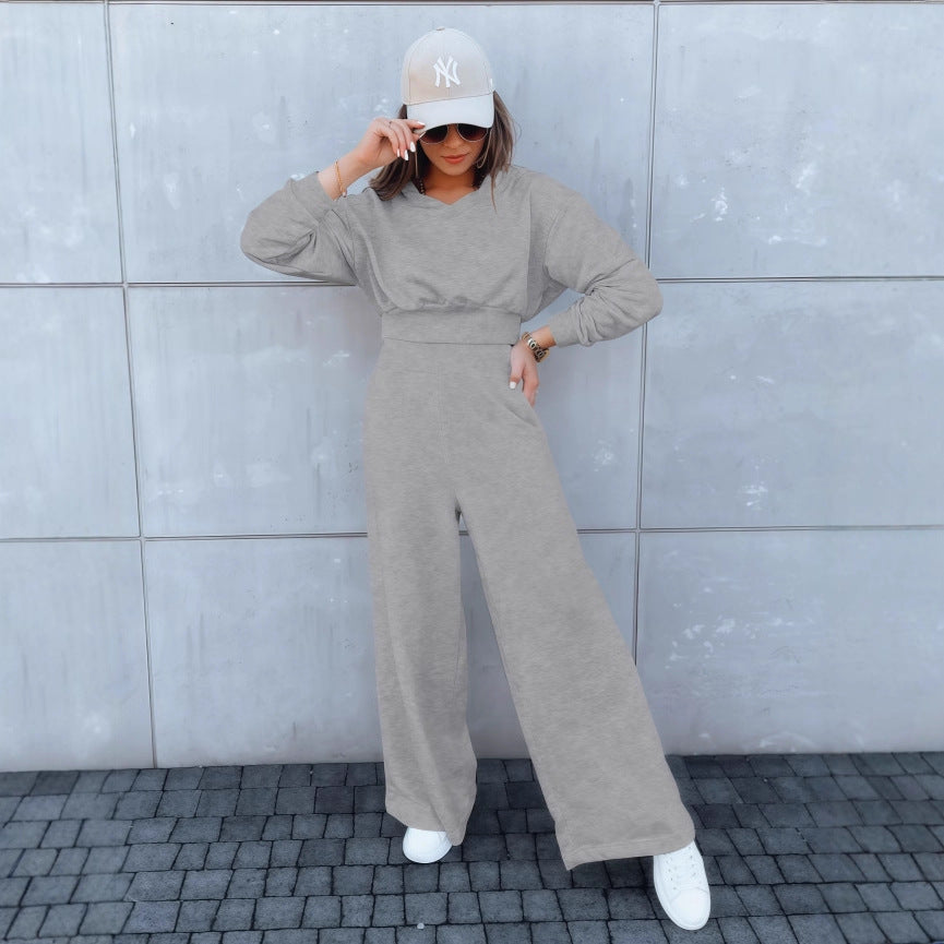 Women’s loungewear set with cropped v-neck sweater and high-waisted palazzo pants Mune Fashion