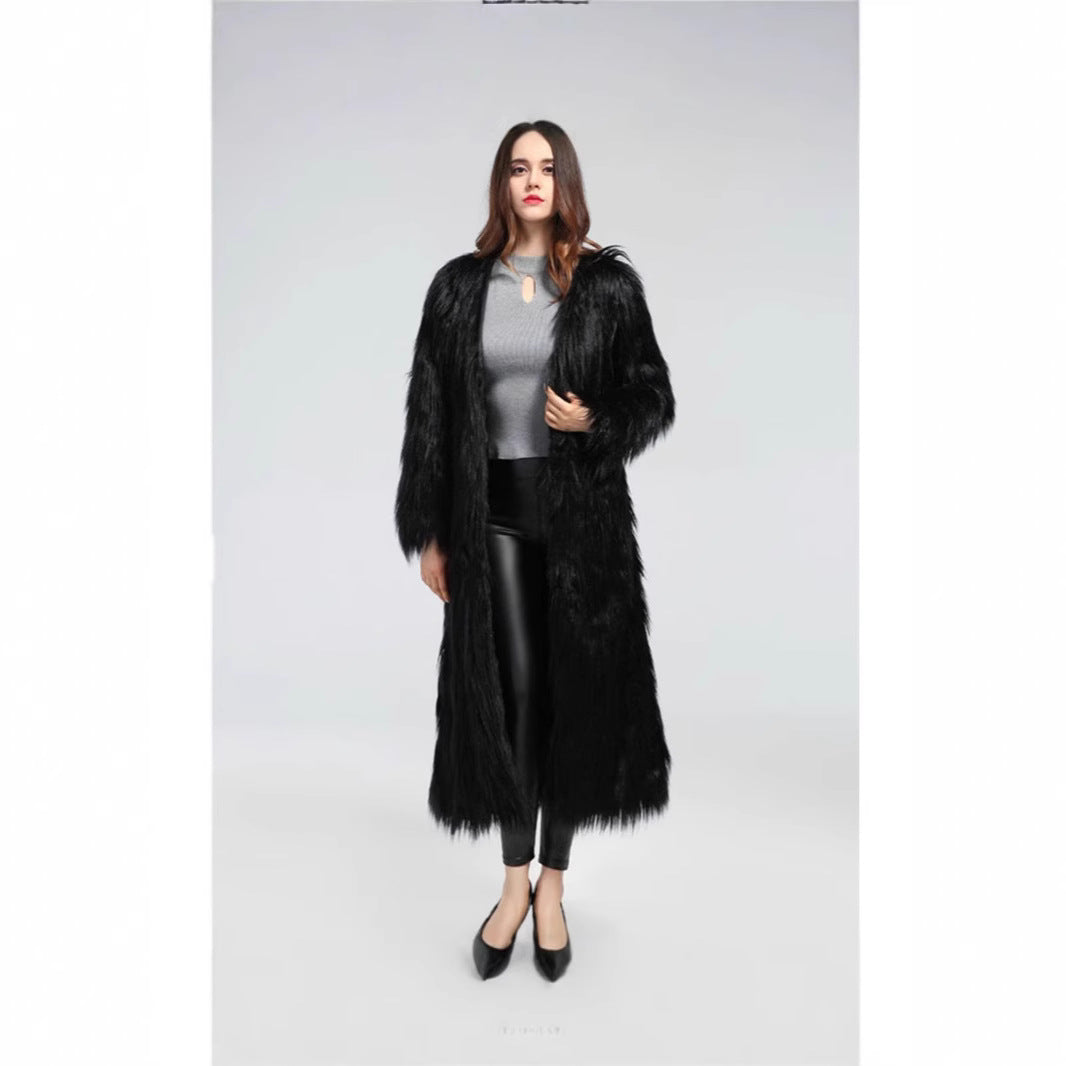 Women's extravagant floor-length high-pile faux fur coat with train and open cut Mune Fashion