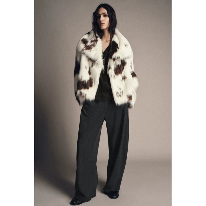 Women's short coat made of dotted high-pile faux fur with voluminous shawl collar Mune Fashion