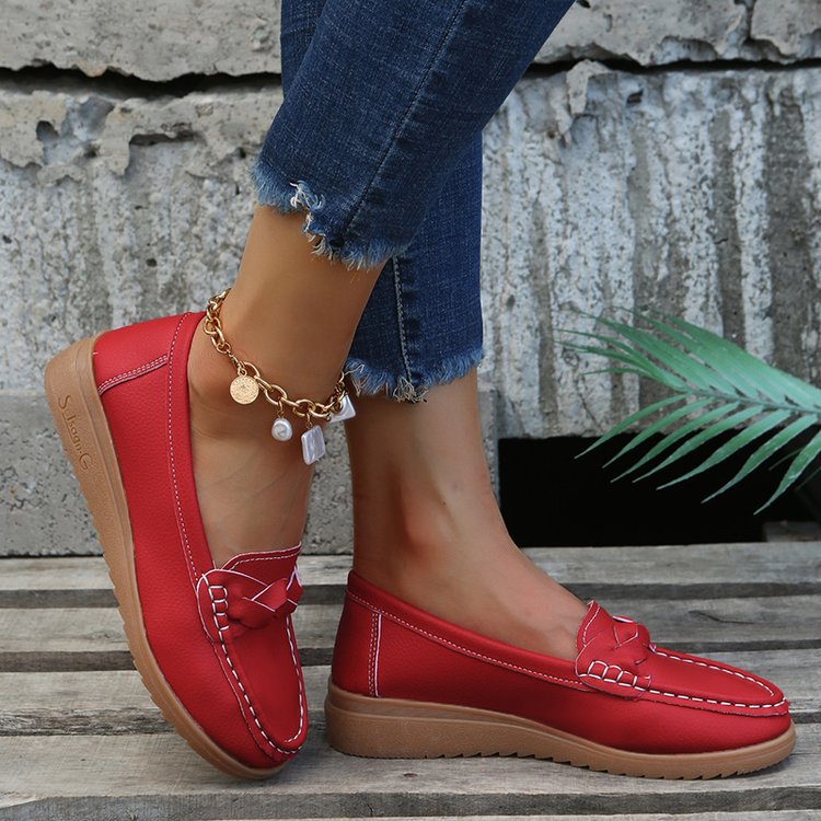 Ladies nan moccasin-loafer with braided toe cap, visible contrast stitching, and ergonomic wedge sole Mune Fashion