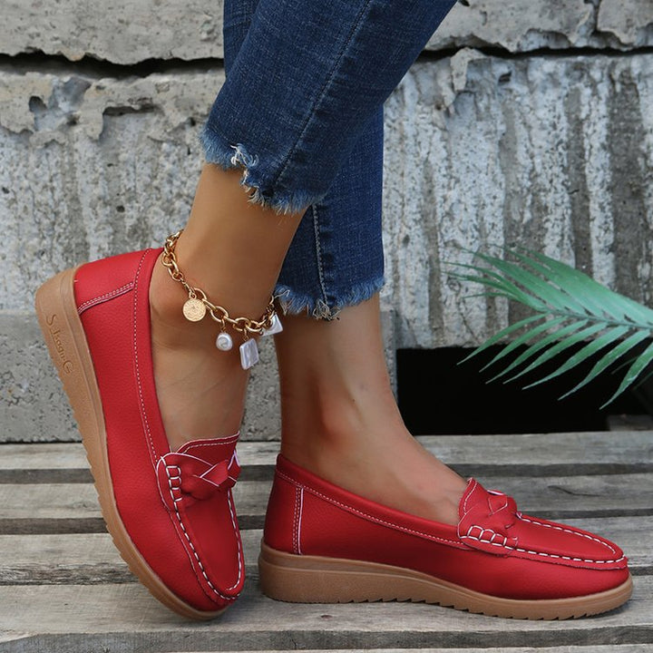 Ladies nan moccasin-loafer with braided toe cap, visible contrast stitching, and ergonomic wedge sole Mune Fashion