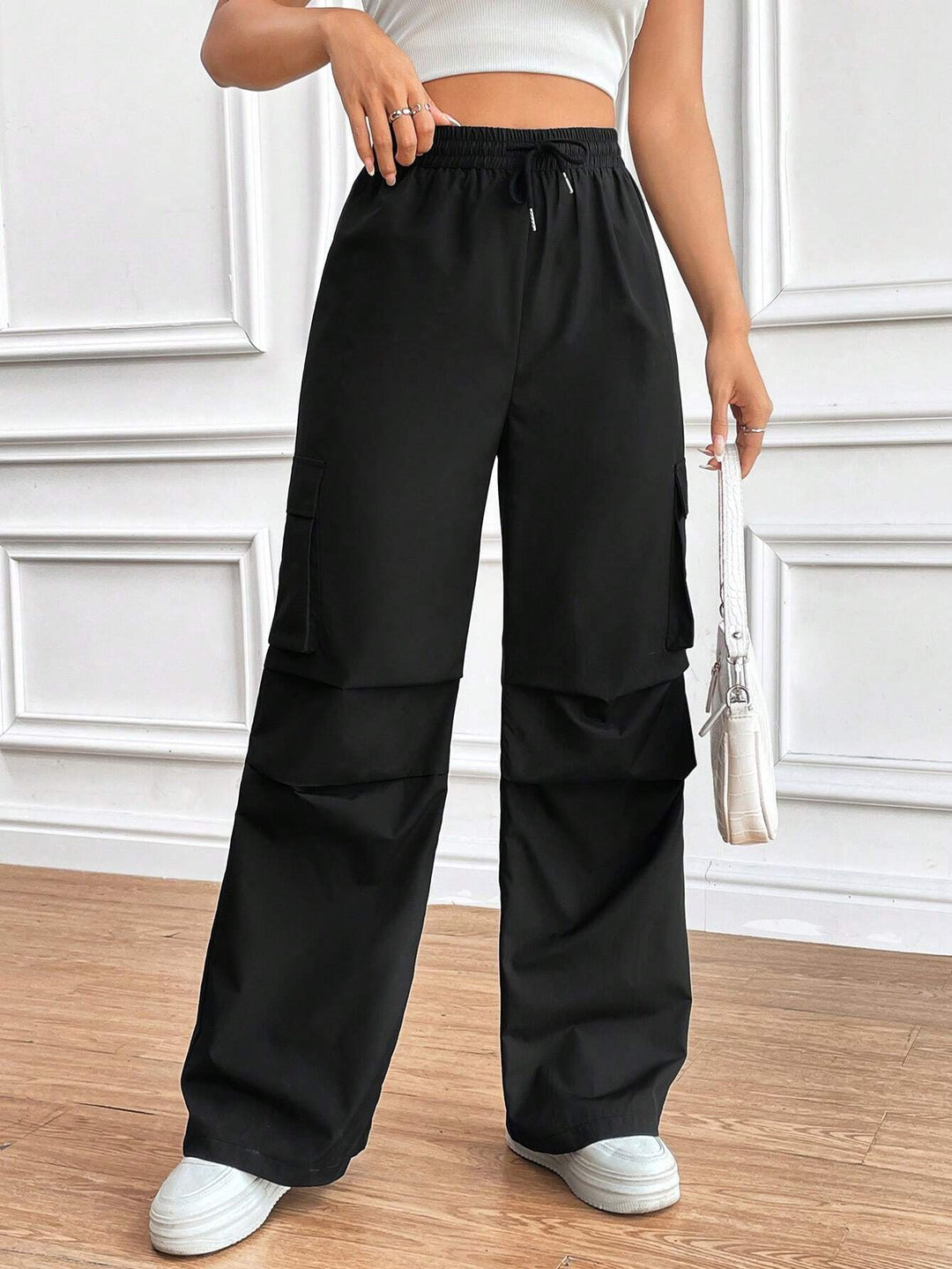 Women's Wide High-Waist Cargo Pants with Elastic Waistband and Large Flap Pockets Mune Fashion