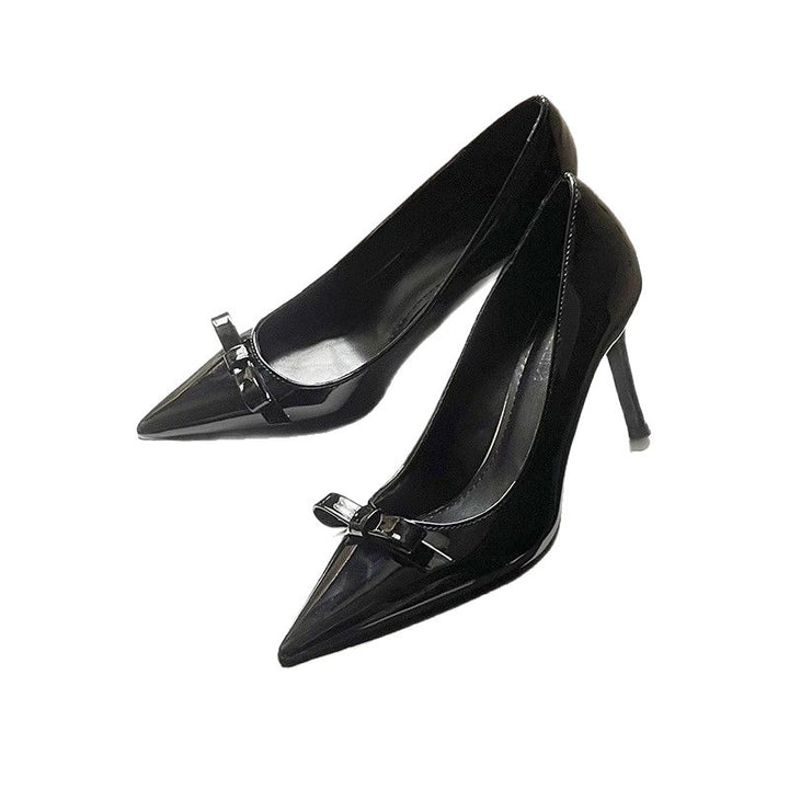 Women’s pointed toe patent pumps with decorative bow and slim stiletto heel Mune Fashion