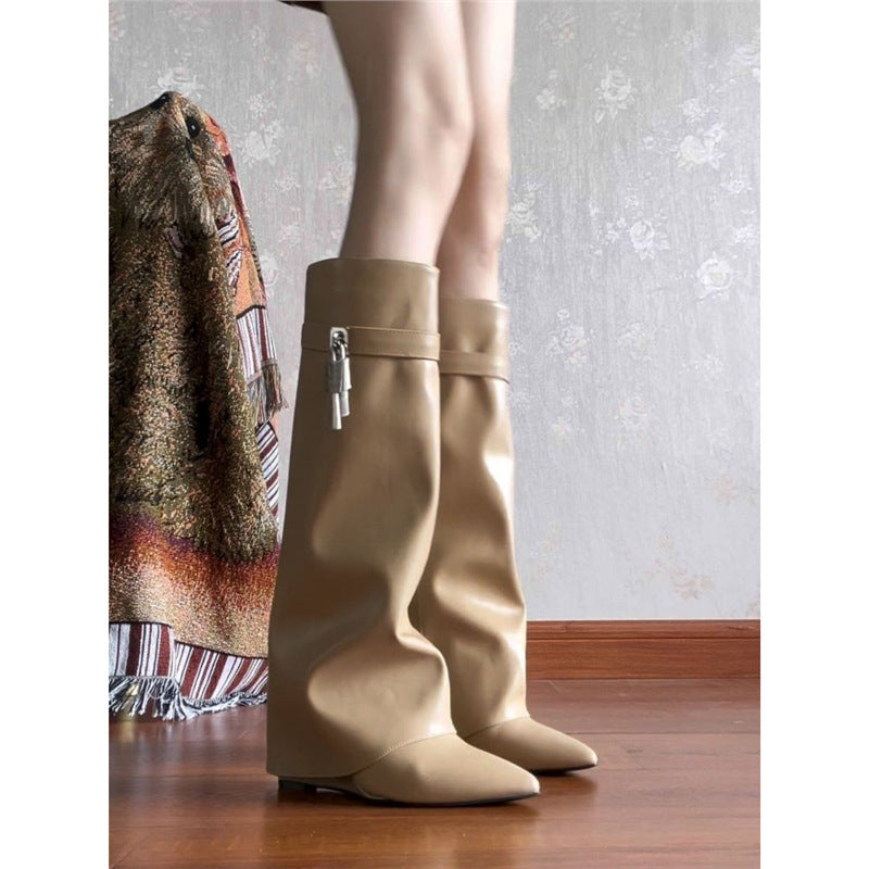Women's knee-high leather boots with pointed toe shape, flat heel and side buckle closure Mune Fashion