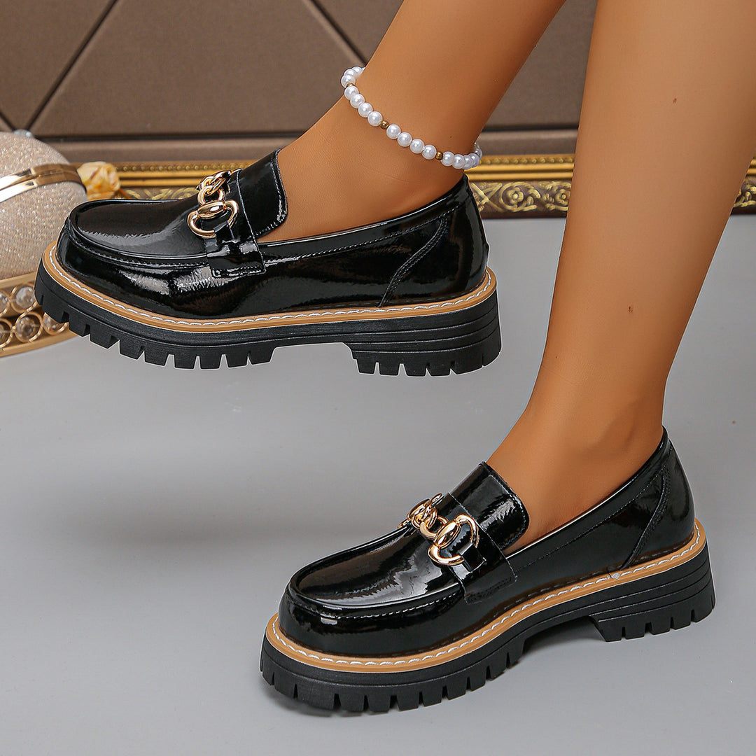 Women's shiny patent loafers with decorative metal buckle and profiled tractor sole Mune Fashion
