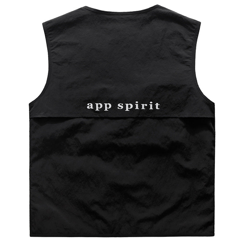 Men's multifunctional utility vest with mesh back, modular pocket arrangement, and click fasteners Mune Fashion