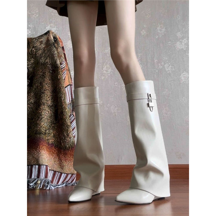 Women's knee-high leather boots with pointed toe shape, flat heel and side buckle closure Mune Fashion