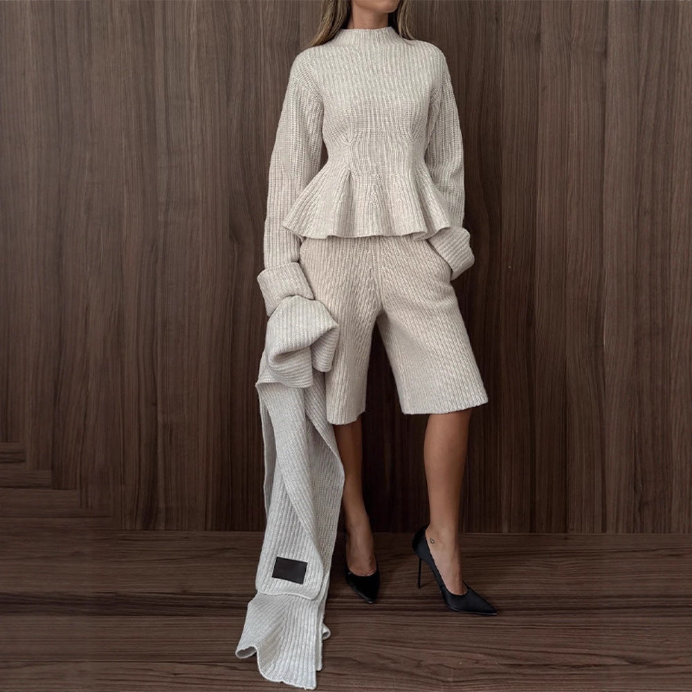 Women's fine knit two-piece set with fitted peplum sweater and high-waist bermuda Mune Fashion