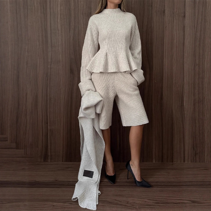 Women's fine knit two-piece set with fitted peplum sweater and high-waist bermuda Mune Fashion